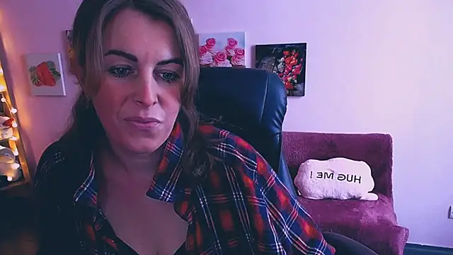 Hot Milady online show from February 7, 2025, 8:01 am