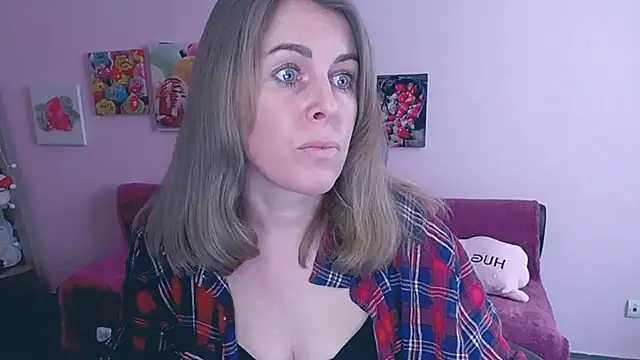 Hot Milady online show from March 3, 2025, 8:16 am