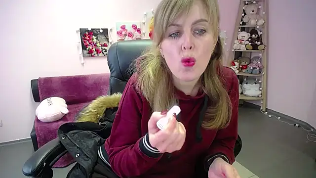 Hot Milady online show from February 9, 2026, 7:56 am