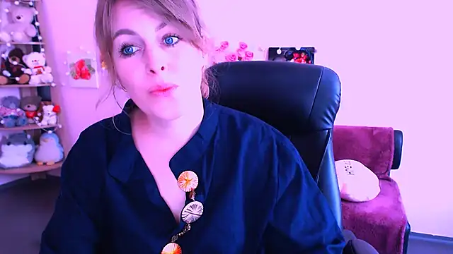 Hot Milady online show from April 3, 2026, 7:39 am