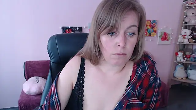 Hot Milady online show from May 8, 2026, 7:14 am