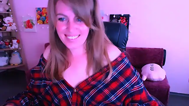 Hot Milady online show from June 3, 2026, 7:44 am