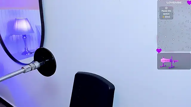 klhoe boobs online show from December 15, 2025, 4:06 am