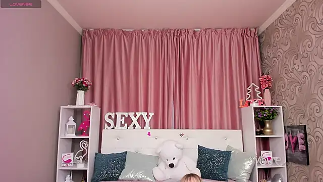 KattyPeachX online show from February 7, 2025, 7:29 am