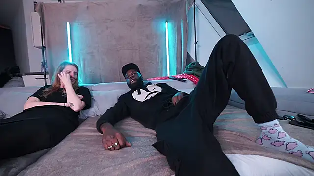 MacTroy online show from December 26, 2024, 6:01 pm