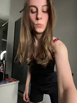 Snapshot of HellPeach chatting on February 17, 2025, 1:36 am HellPeach online show from February 17, 2025, 1:36 am