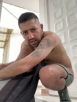 JuanZapata33 online show from December 7, 2024, 8:38 pm