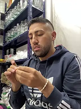 JuanZapata33 online show from December 26, 2024, 10:31 pm