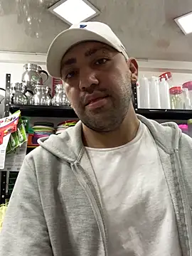 JuanZapata33 online show from October 7, 2025, 11:13 pm