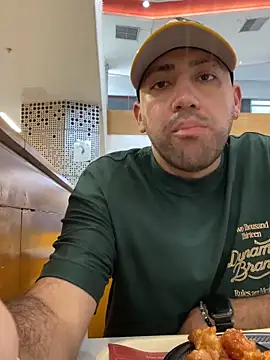 JuanZapata33 online show from October 29, 2025, 8:54 pm