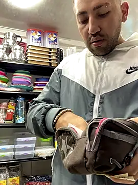 JuanZapata33 online show from November 15, 2025, 9:54 pm