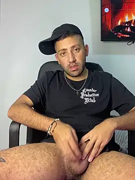 JuanZapata33 online show from March 11, 2026, 9:21 pm