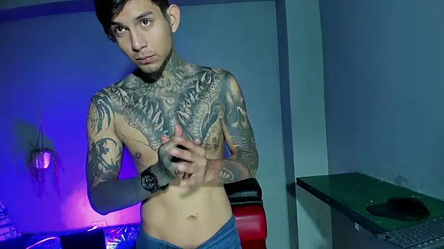 Snapshot of Travistanner_28 chatting on September 25, 2025, 12:20 pm Travistanner 28 online show from September 25, 2025, 12:20 pm