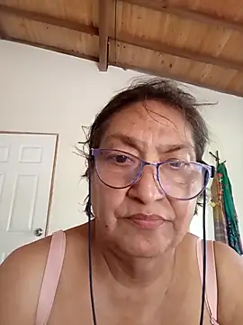 florecita69 online show from October 24, 2025, 2:35 pm