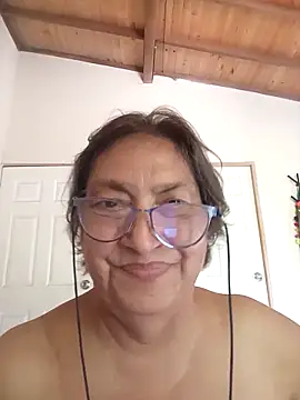 florecita69 online show from November 10, 2025, 4:06 pm