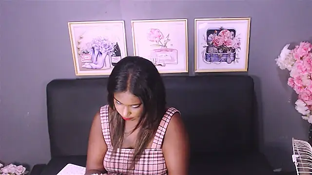 Littleindianmilf online show from January 15, 2025, 3:18 pm