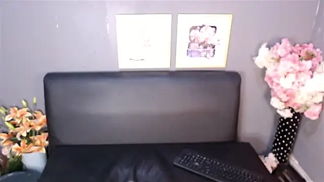 Littleindianmilf online show from March 5, 2025, 8:54 am