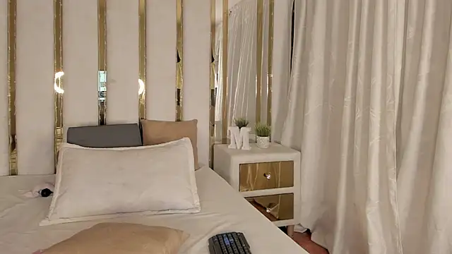 MicaelaHot  online show from February 27, 2025, 2:21 am