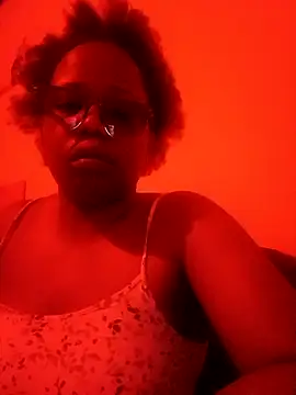 Snapshot of SWEETCLITYxxx chatting on November 29, 2025, 6:00 pm SWEETCLITYxxx online show from November 29, 2025, 6:00 pm