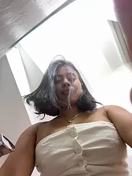 Snapshot of AlessaPears chatting on December 25, 2024, 2:35 am AlessaPears online show from December 25, 2024, 2:35 am