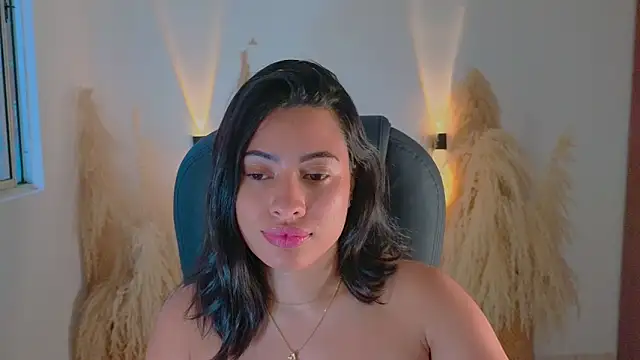 Snapshot of AlessaPears chatting on January 9, 2025, 10:52 pm AlessaPears online show from January 9, 2025, 10:52 pm