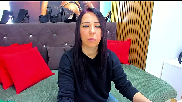 LauraSin online show from March 23, 2026, 4:27 am