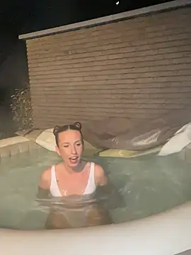 lola tentatiion online show from March 3, 2025, 8:32 pm