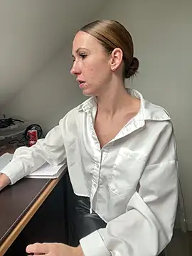 lola tentatiion online show from March 10, 2025, 12:37 pm