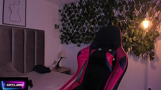 Kitty Gang online show from September 9, 2025, 2:22 am