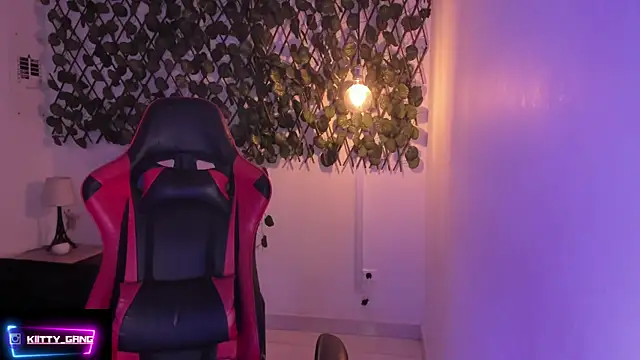 Kitty Gang online show from September 19, 2025, 2:24 am