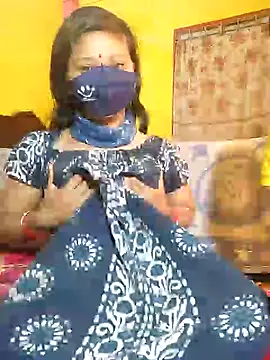 Snapshot of indiancouple09 chatting on January 27, 2025, 11:33 pm indiancouple09 online show from January 27, 2025, 11:33 pm