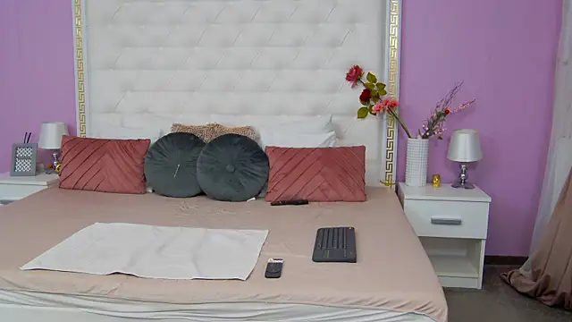 Lenna Paul online show from February 4, 2025, 2:17 am