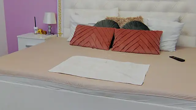 Lenna Paul online show from March 10, 2025, 11:42 am