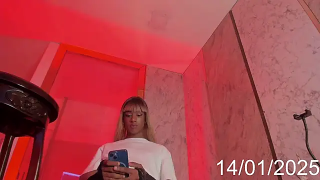 Snapshot of Doll_Isaa chatting on January 14, 2025, 8:31 am Doll Isaa online show from January 14, 2025, 8:31 am