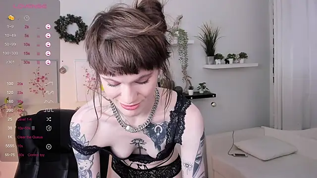 Snapshot of Fog_Foggy_Love chatting on December 23, 2024, 4:12 am Fog Foggy Love online show from December 23, 2024, 4:12 am