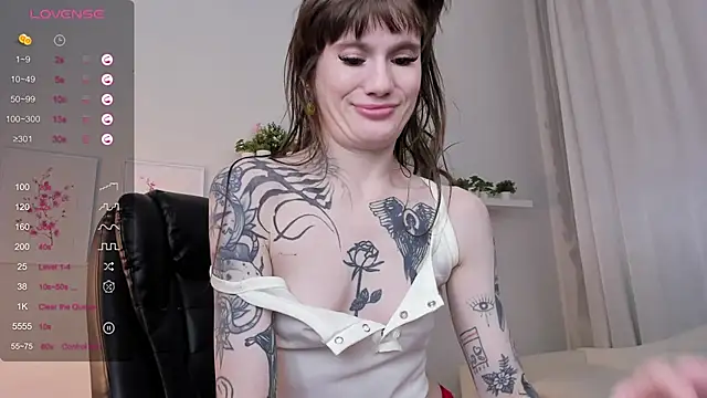 Snapshot of Fog_Foggy_Love chatting on January 27, 2025, 3:04 am Fog Foggy Love online show from January 27, 2025, 3:04 am