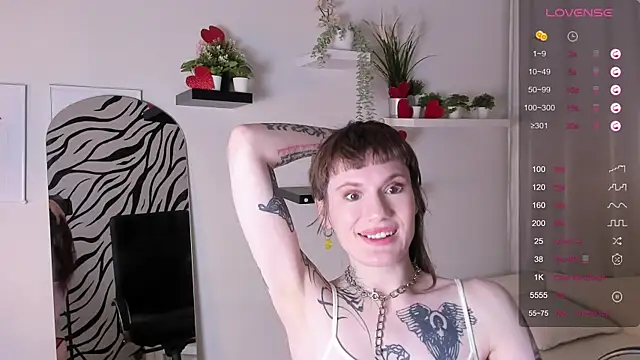 Snapshot of Fog_Foggy_Love chatting on February 28, 2025, 12:32 am Fog Foggy Love online show from February 28, 2025, 12:32 am