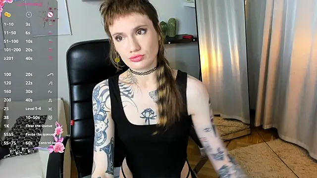 Snapshot of Fog_Foggy_Love chatting on October 11, 2025, 8:51 pm Fog Foggy Love online show from October 11, 2025, 8:51 pm