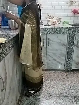 Snapshot of Saroj-Shah chatting on October 4, 2025, 5:22 pm Saroj-Shah online show from October 4, 2025, 5:22 pm