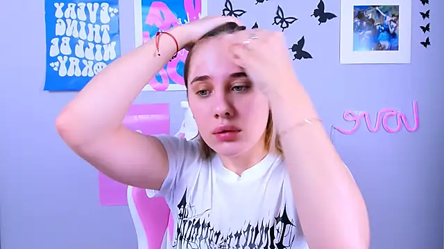 Snapshot of MiaMilas chatting on December 10, 2024, 4:24 am MiaMilas online show from December 10, 2024, 4:24 am