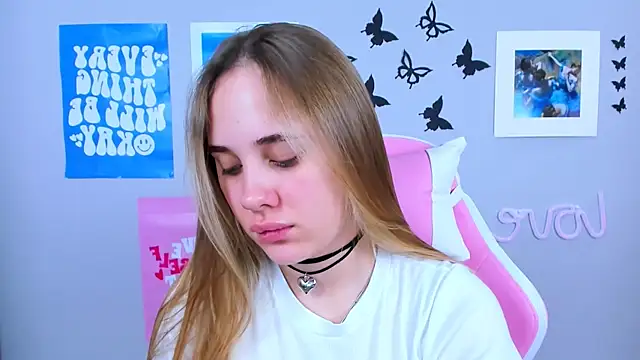 Snapshot of MiaMilas chatting on December 23, 2024, 4:44 am MiaMilas online show from December 23, 2024, 4:44 am