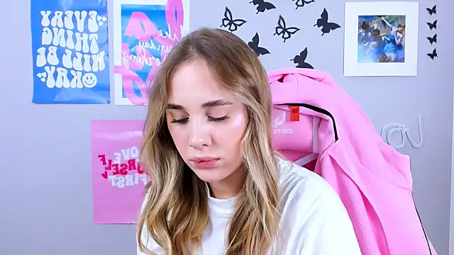 Snapshot of MiaMilas chatting on December 30, 2024, 12:42 pm MiaMilas online show from December 30, 2024, 12:42 pm