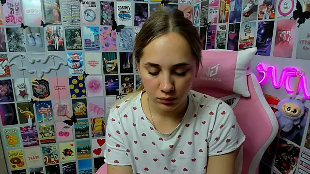 Snapshot of MiaMilas chatting on October 18, 2025, 4:19 pm MiaMilas online show from October 18, 2025, 4:19 pm