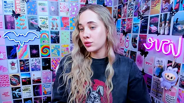 Snapshot of MiaMilas chatting on February 24, 2026, 3:43 pm MiaMilas online show from February 24, 2026, 3:43 pm