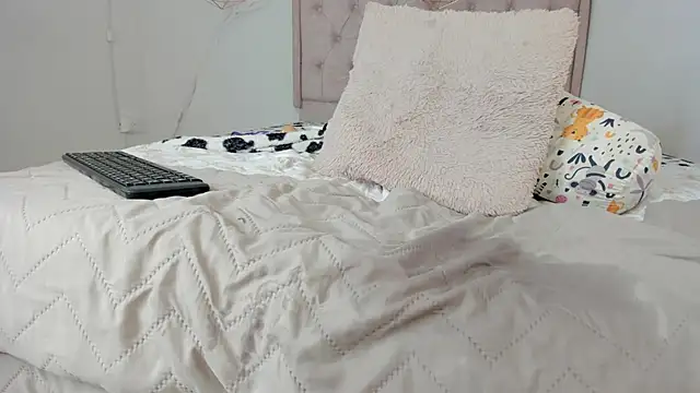 kristakinnky online show from January 30, 2025, 7:48 pm