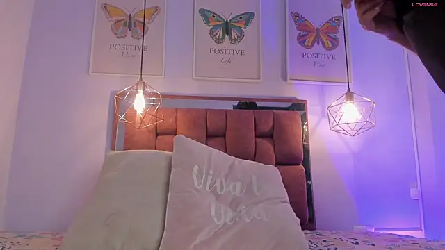 kristakinnky online show from September 29, 2025, 1:38 pm