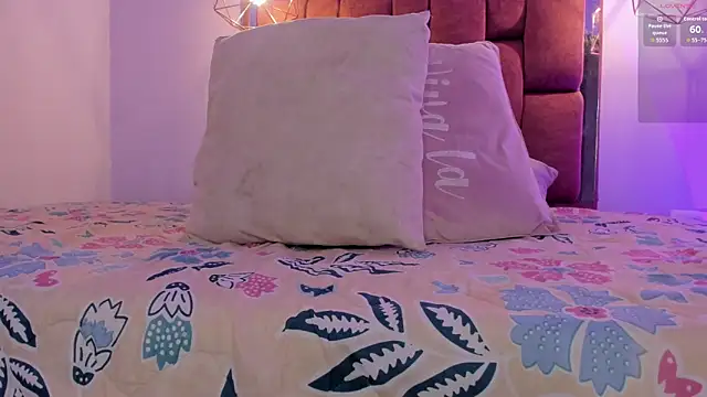 kristakinnky online show from October 4, 2025, 1:42 pm