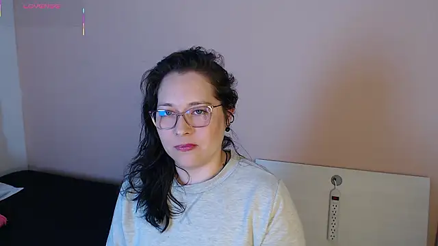 May Carlier online show from February 3, 2026, 12:42 am