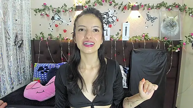 HottCandy21 online show from February 24, 2025, 7:19 pm