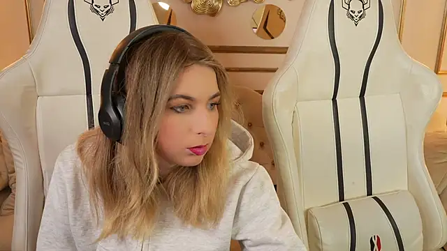 Snapshot of Inessa_Song chatting on December 5, 2024, 12:52 am Inessa Song online show from December 5, 2024, 12:52 am